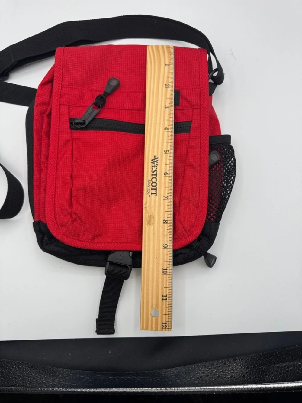 L.L. Bean Red and Black Men's Messenger Crossbody Bag adjustable strap pockets